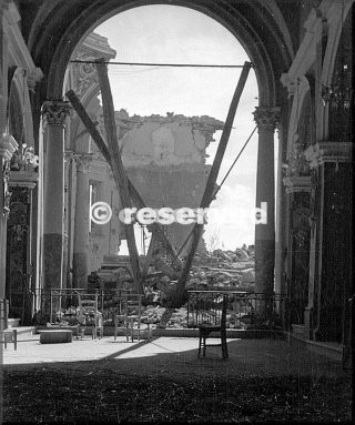 1945 rovine chiesa di pietracolora italia ke stato danneggiato pesantemente dal fuoco di artiglieria