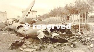 26 aprile 1943 nella foto uno degli aerei caduto dopo il bombardamento_wwii
