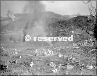 14 apr 1945 rocca di roffeno -bombardamento aereo ha aperto offensiva 10div di montagna esplosivi ad alto potenziale case mostra concentrazione di artiglieria